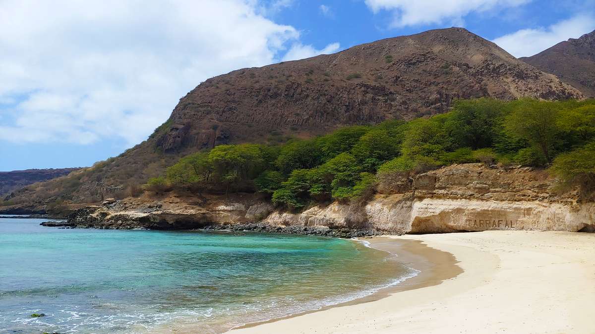 Plage de Tarrafal avec le mont Graciosa, Santiago, Cap-Vert