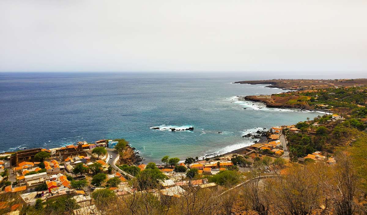 Plage de Cidade Velha vue de la forteresse de São Filipe, Cap-Vert, sur l'île de Santiago