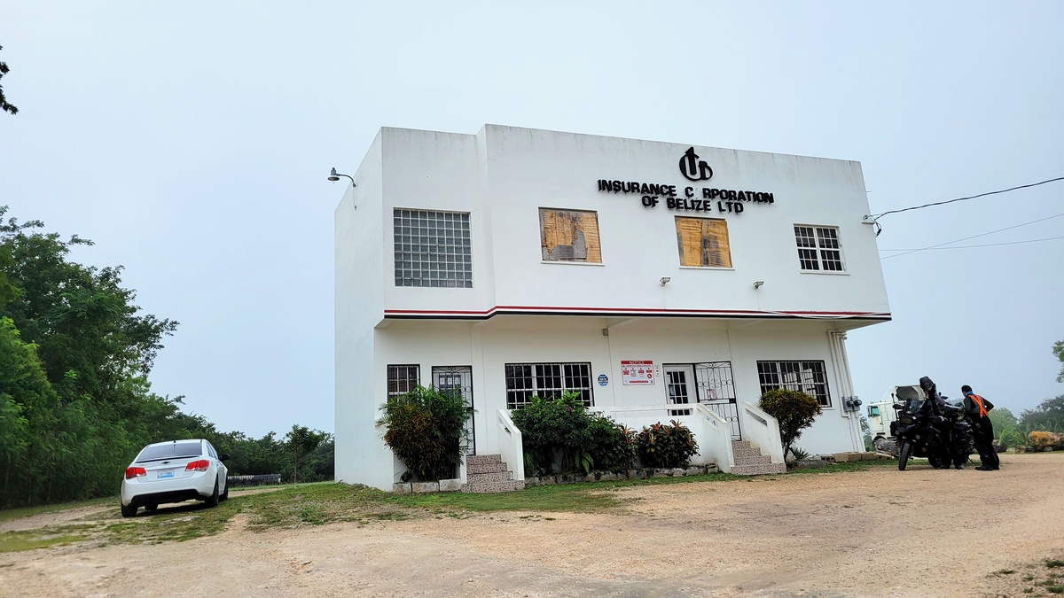 Bureau de l’Insurance Corporation of Belize (ICB) près de la frontière du Belize, où les voyageurs achètent l’assurance auto obligatoire
