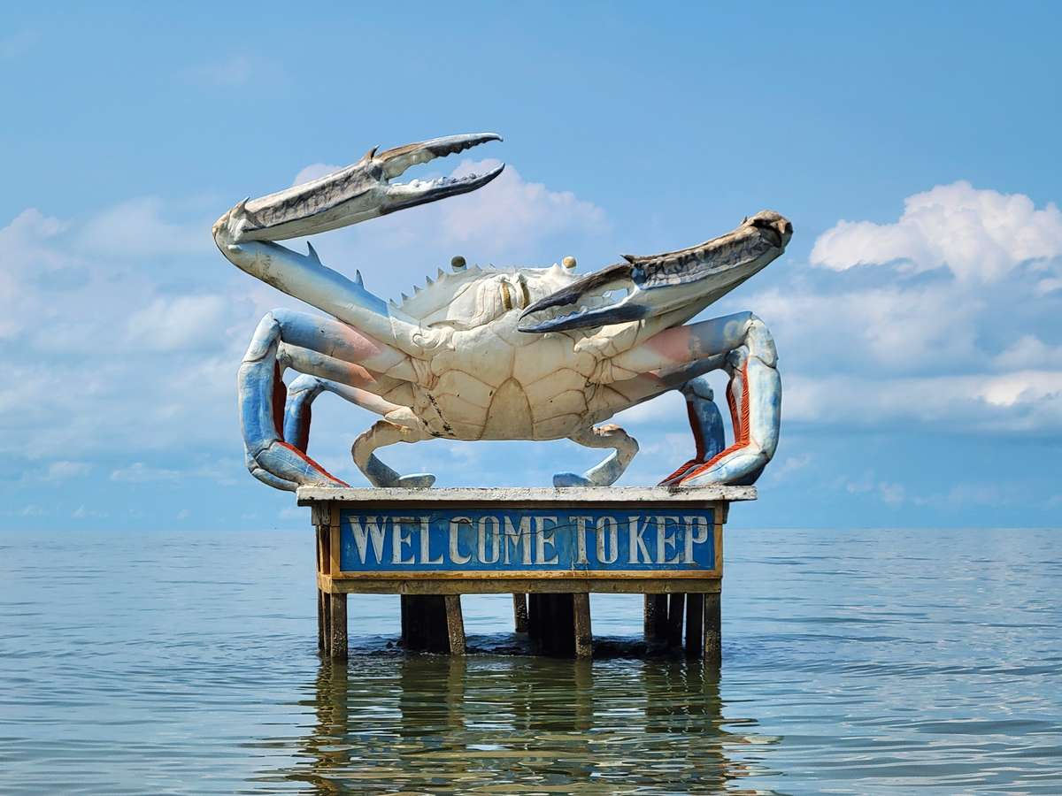 Statue géante du crabe bleu, symbole touristique de Kep, Cambodge