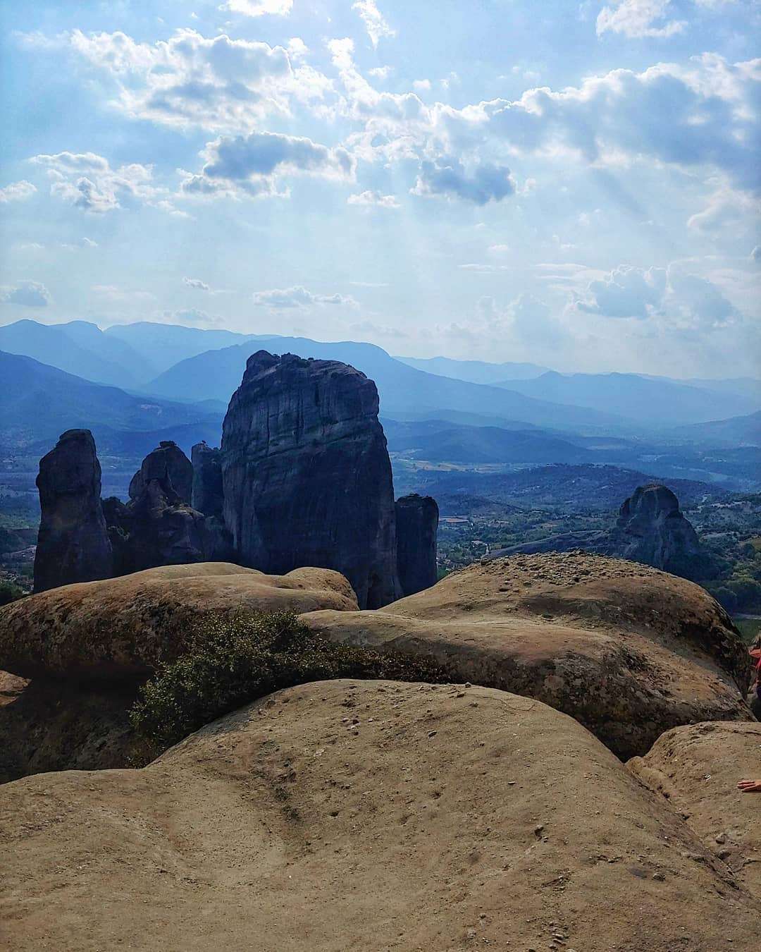 Sommet des Météores au point de vue Meteora près du monastère de Roussanou en Grèce