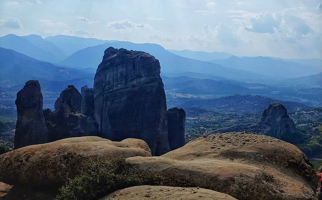 Sommet des Météores au point de vue Meteora près du monastère de Roussanou en Grèce