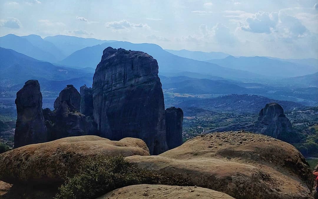 Sommet des Météores au point de vue Meteora près du monastère de Roussanou en Grèce