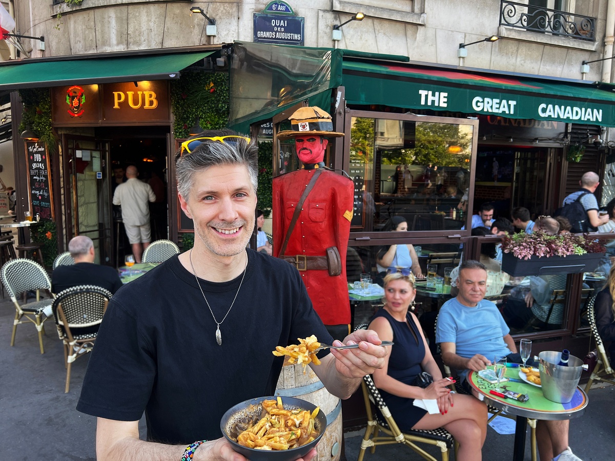 Front of the Great Canadian Pub in Paris